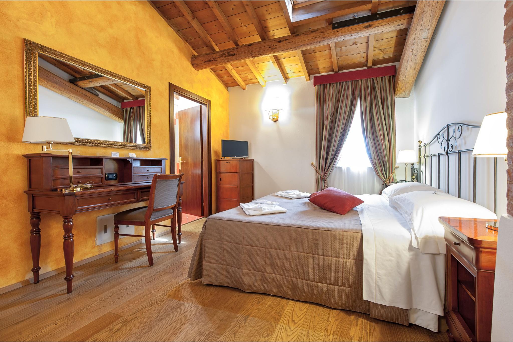 Hotel Villa Malaspina Castel d'Azzano Luaran gambar
