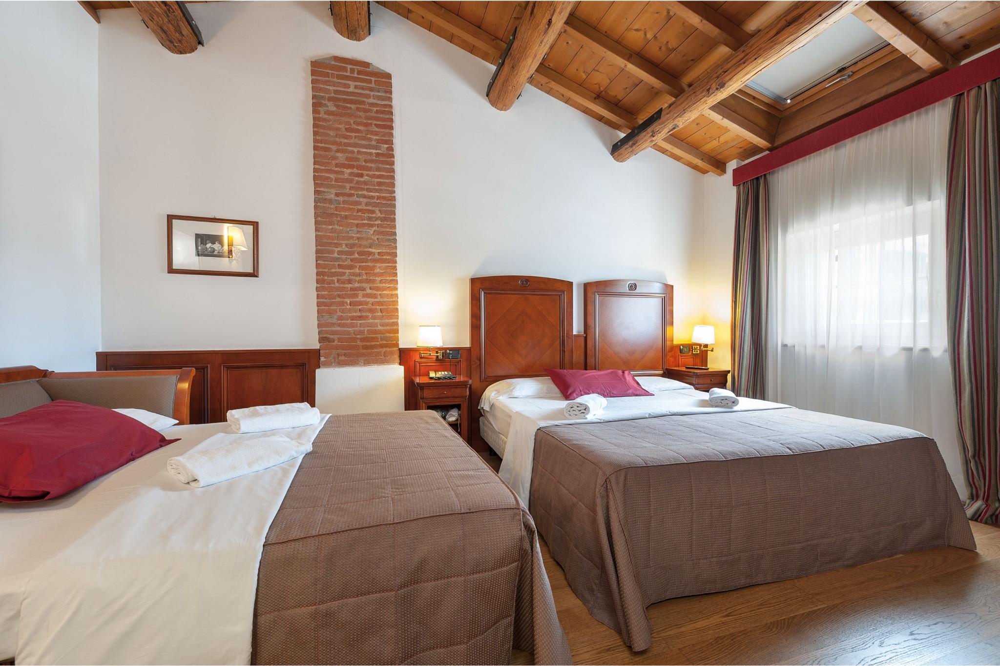 Hotel Villa Malaspina Castel d'Azzano Luaran gambar