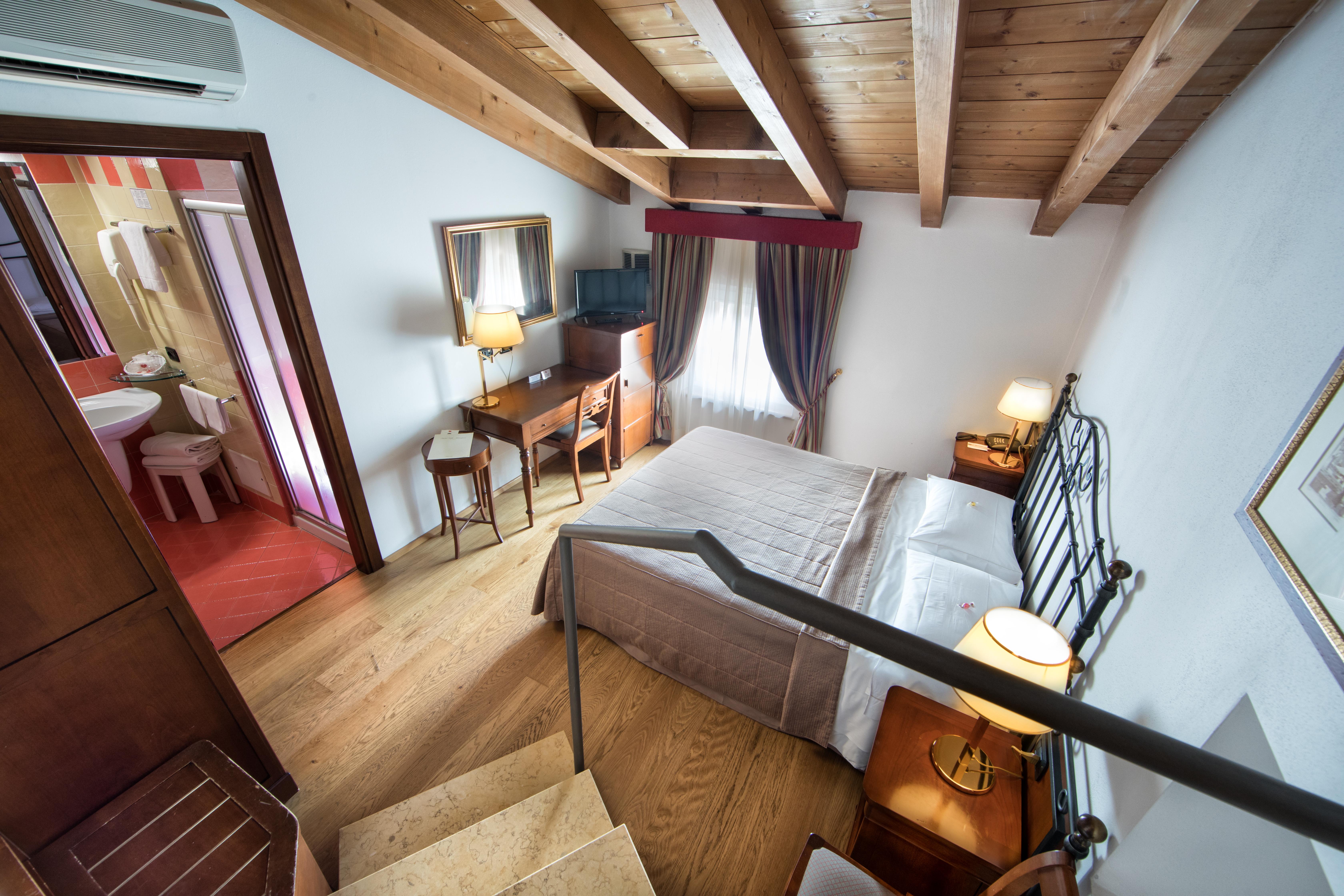 Hotel Villa Malaspina Castel d'Azzano Luaran gambar