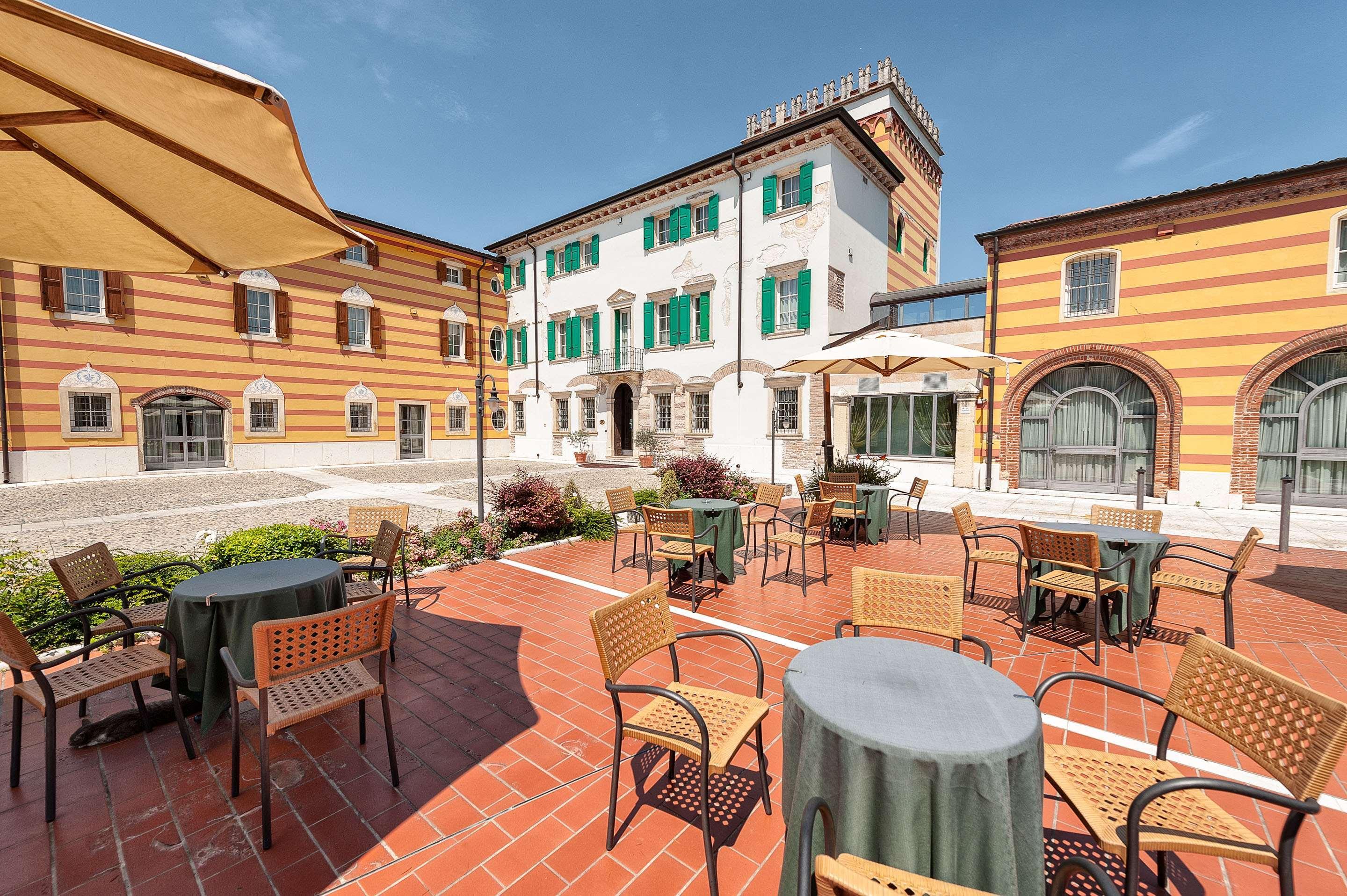 Hotel Villa Malaspina Castel d'Azzano Luaran gambar