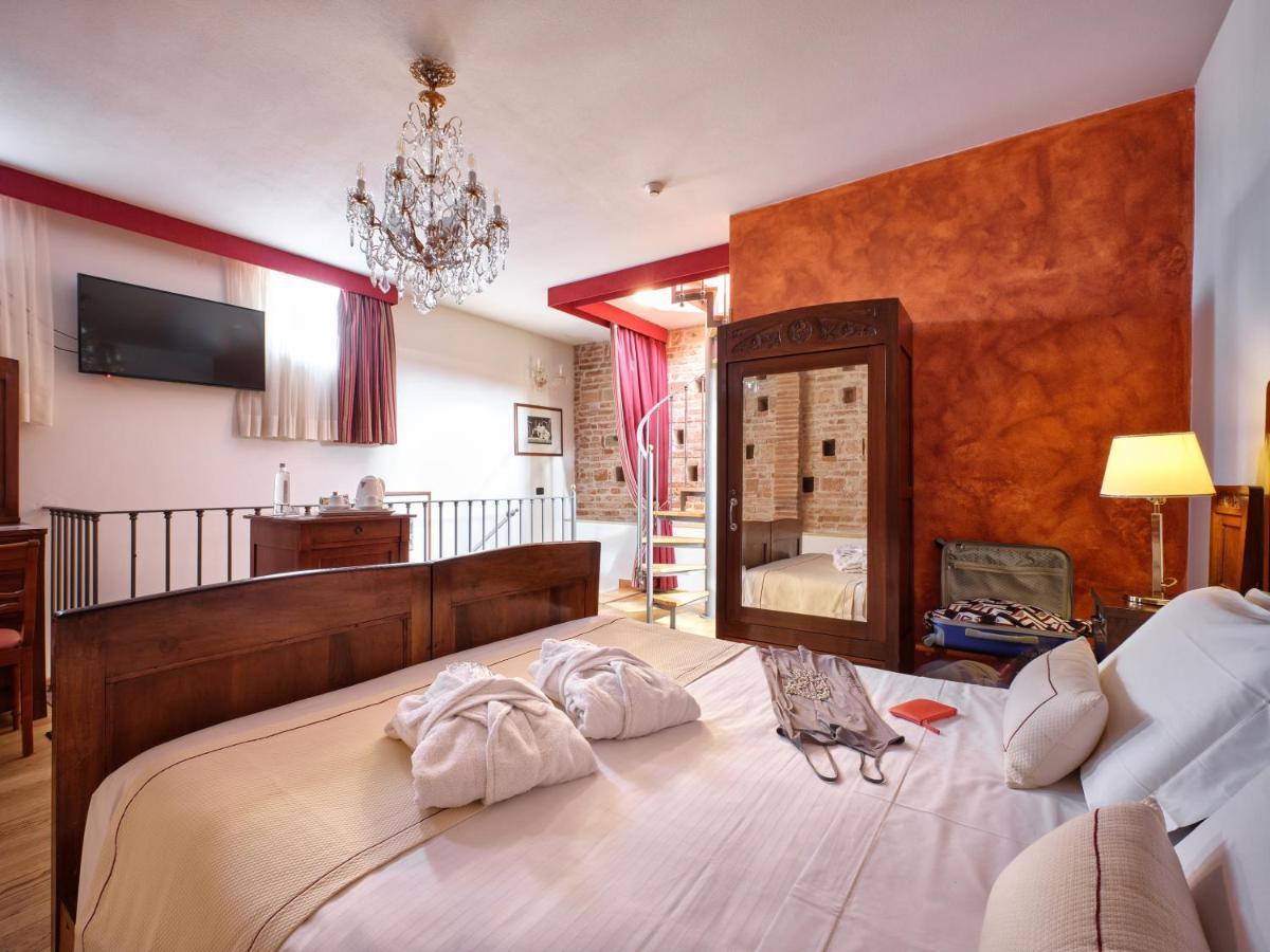 Hotel Villa Malaspina Castel d'Azzano Luaran gambar