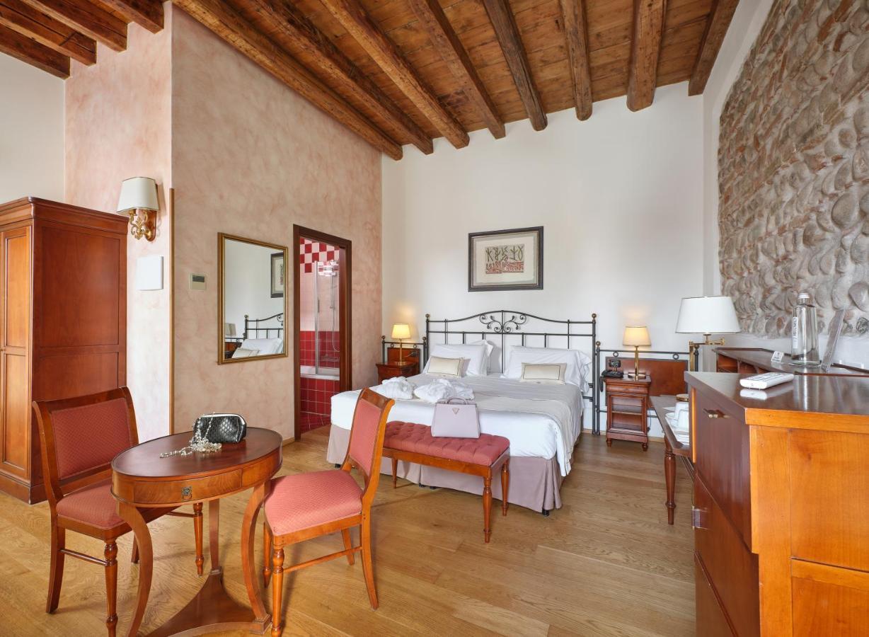 Hotel Villa Malaspina Castel d'Azzano Luaran gambar