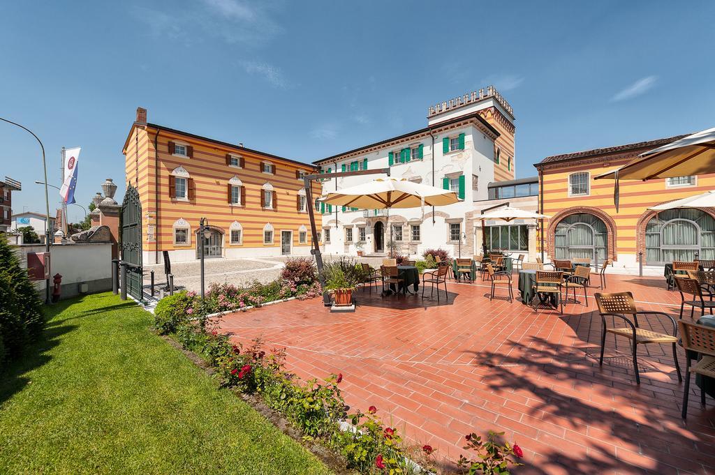 Hotel Villa Malaspina Castel d'Azzano Luaran gambar