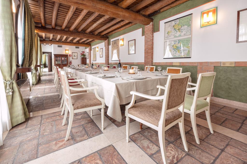Hotel Villa Malaspina Castel d'Azzano Luaran gambar