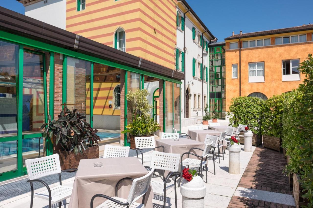 Hotel Villa Malaspina Castel d'Azzano Luaran gambar