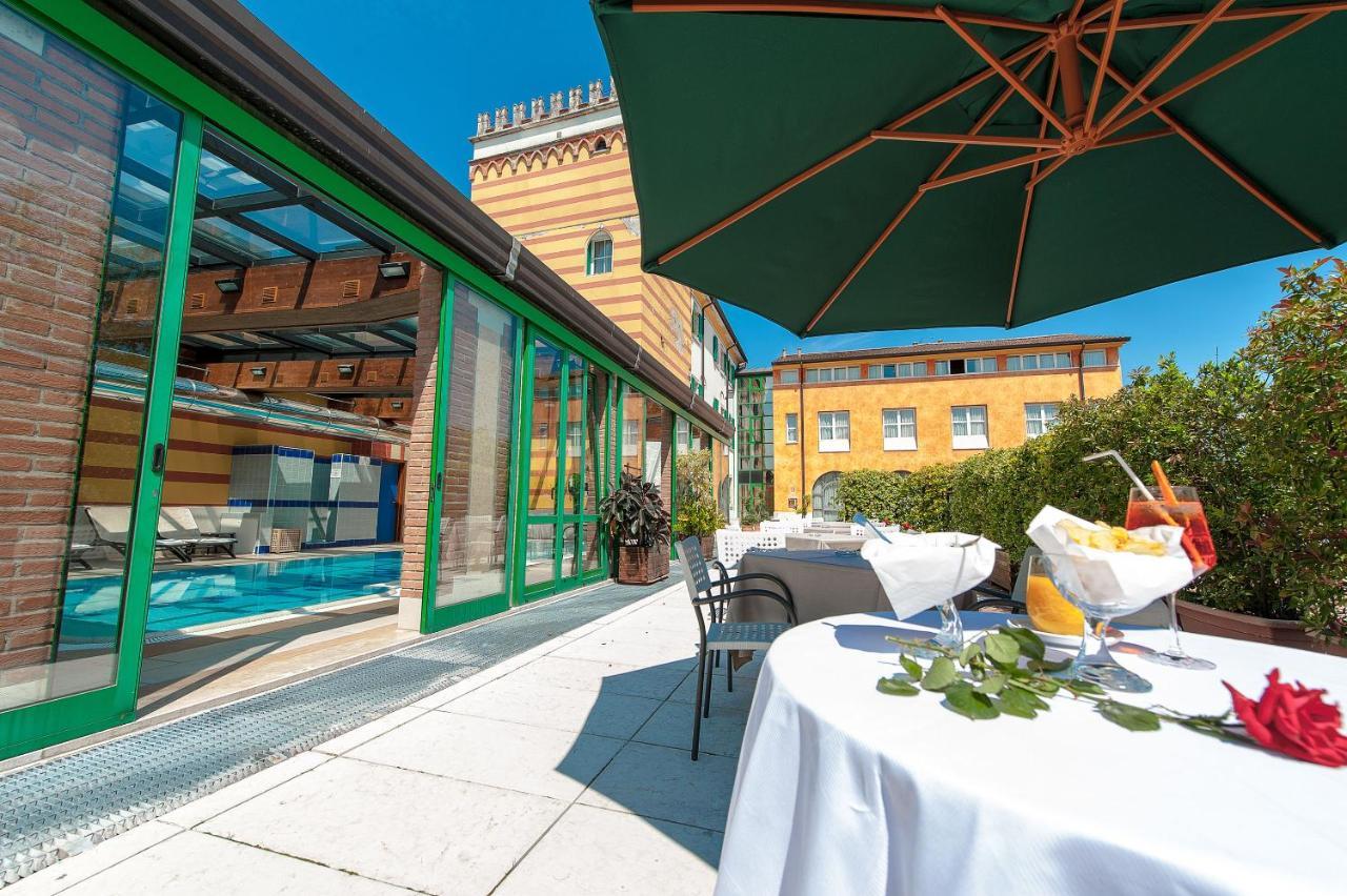 Hotel Villa Malaspina Castel d'Azzano Luaran gambar