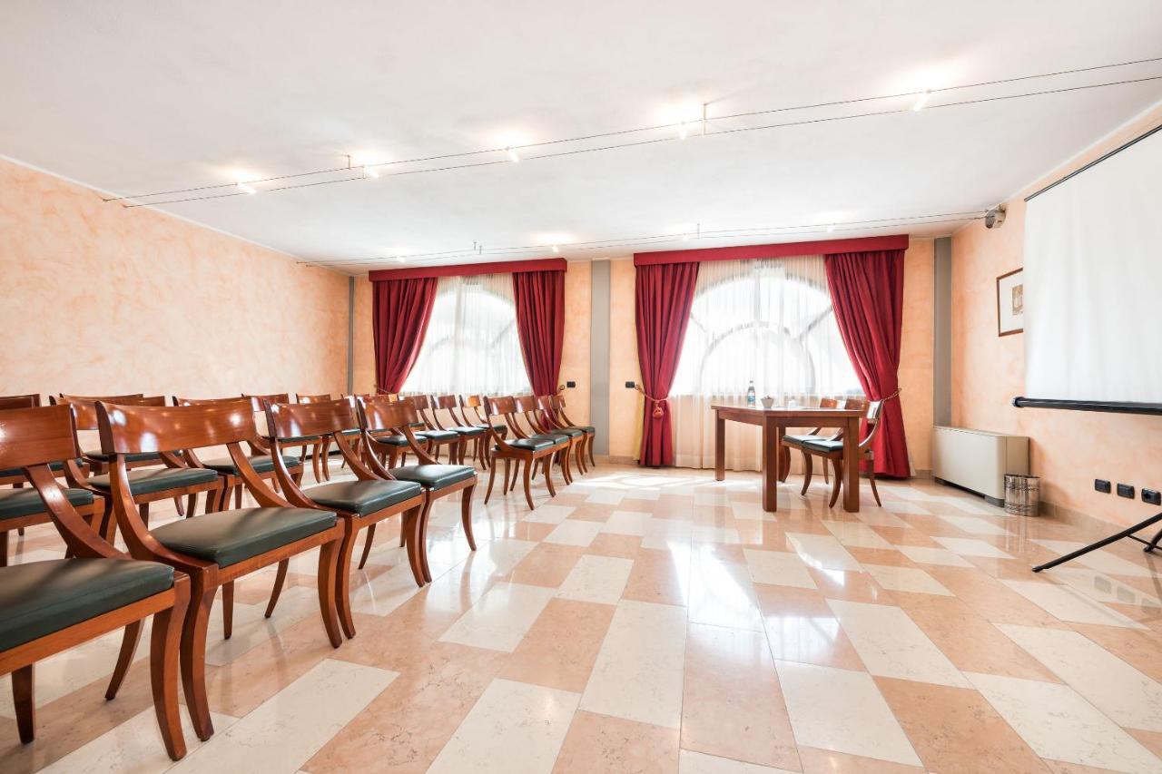 Hotel Villa Malaspina Castel d'Azzano Luaran gambar
