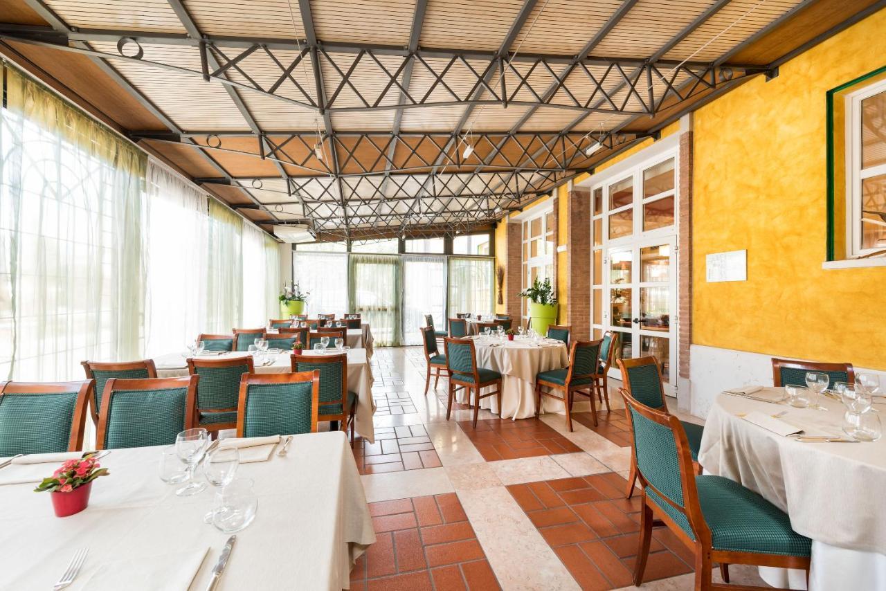 Hotel Villa Malaspina Castel d'Azzano Luaran gambar